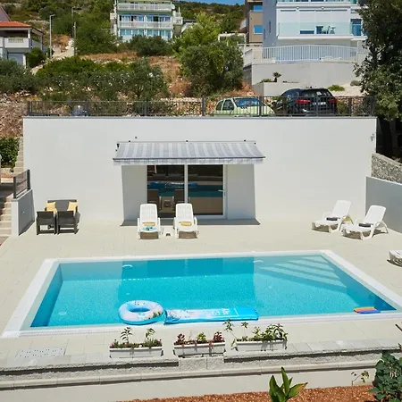 Zen - Okrug, Heated Pool, Ev Type 2 Apartment Trogir