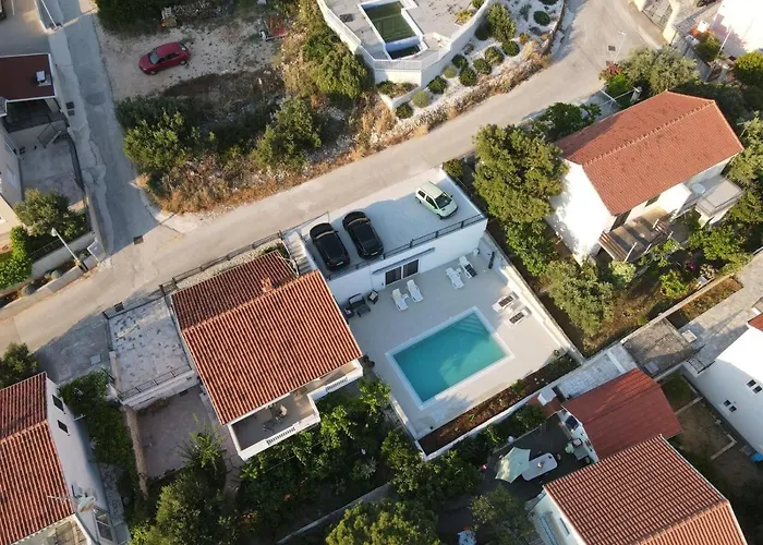 Apartman Zen - Okrug, Heated Pool, Ev Type 2 Trogir